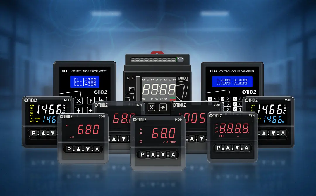Linha de controladores industriais Tholz com displays digitais, utilizados para automação, controle e monitoramento de processos industriais.