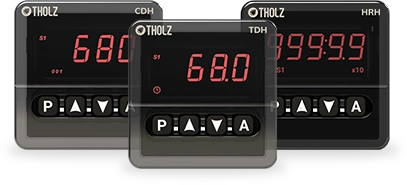 Controladores de tempo e contagem Tholz com display digital para temporização e contagem precisa em processos industriais.