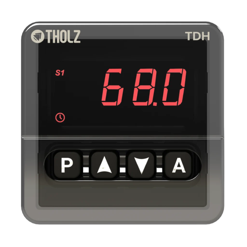 TDH1316R Tholz, controlador industrial de tempo com display digital frontal para temporização precisa de processos.